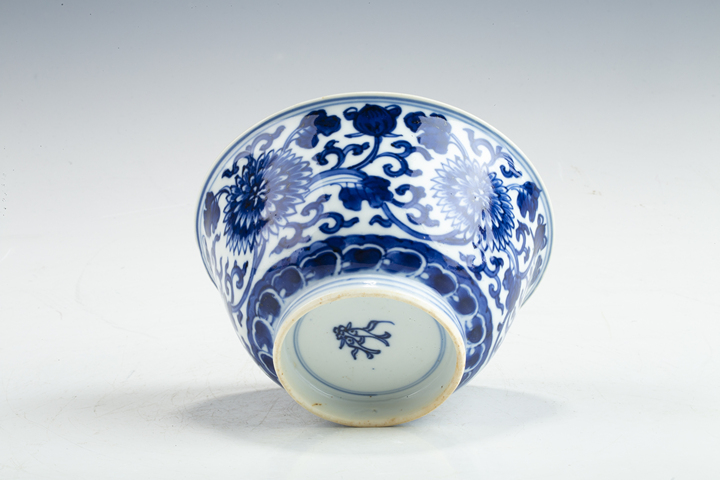 古玩陶瓷·青花纏枝菊花紋碗
真品鑒賞圖