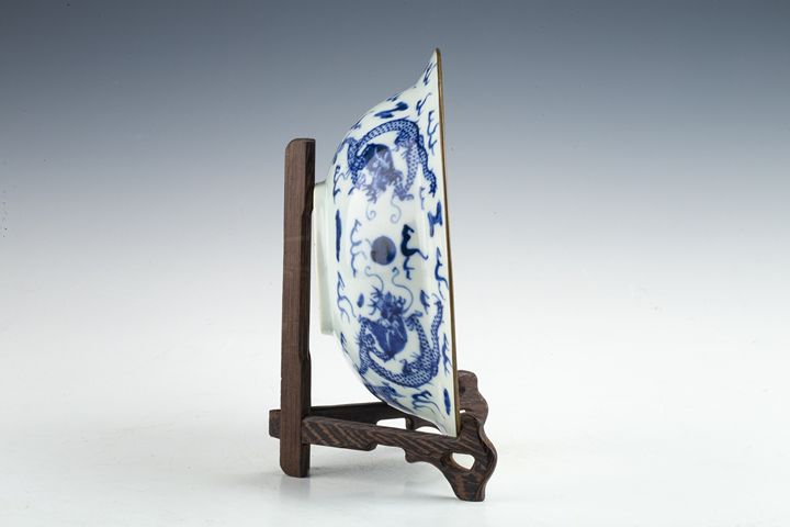 古玩陶瓷·青花云龍紋折沿碗
真品鑒賞圖