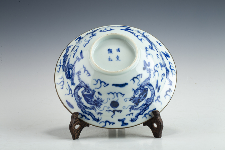 古玩陶瓷·青花云龍紋折沿碗
真品鑒賞圖