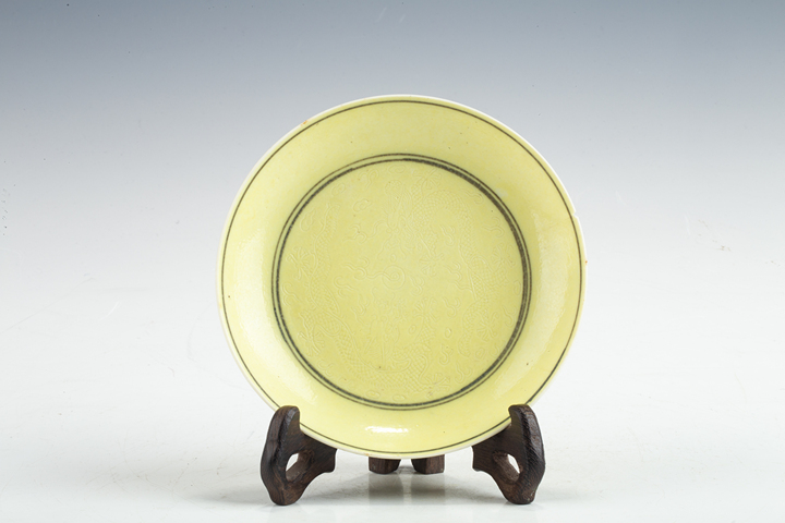 古玩陶瓷清光緒·黃釉暗刻龍紋盤（官）拍賣，當前價格10692元