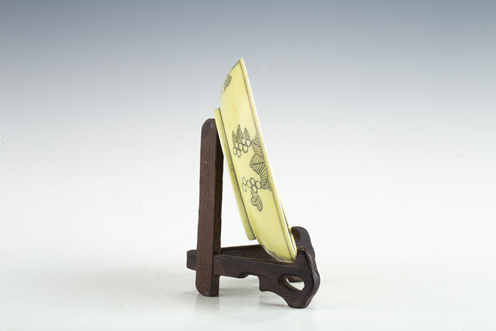 古玩陶瓷清光緒·黃釉暗刻龍紋盤（官）拍賣，當前價格10692元