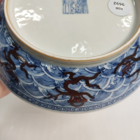 古玩陶瓷青花加礬紅九龍紋臥盤真品鑒賞圖
