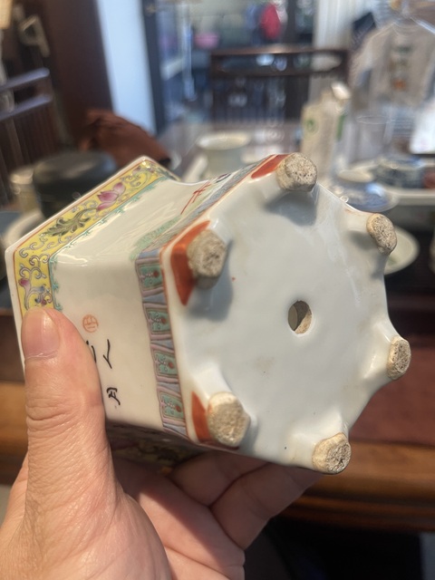 古玩陶瓷粉彩人物故事六方花盆真品鑒賞圖