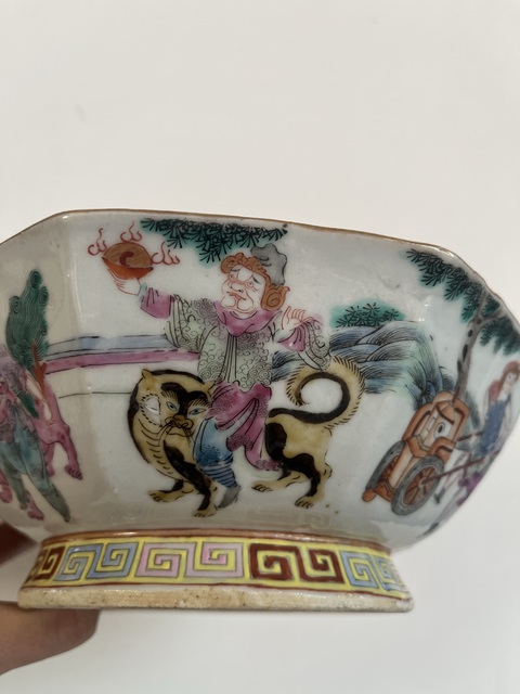 古玩陶瓷八蠻進寶粉彩碗真品鑒賞圖