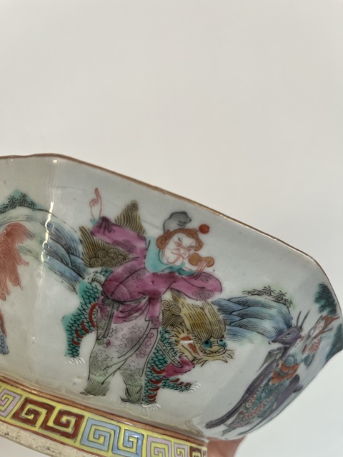 古玩陶瓷八蠻進寶粉彩碗真品鑒賞圖