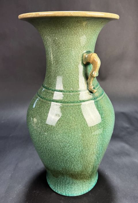 古玩陶瓷綠哥釉雙耳瓶真品鑒賞圖