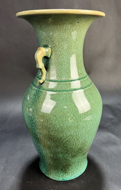 古玩陶瓷綠哥釉雙耳瓶真品鑒賞圖