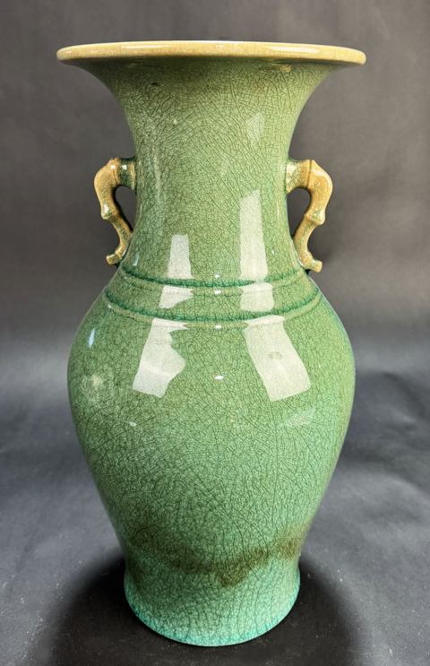 古玩陶瓷綠哥釉雙耳瓶真品鑒賞圖