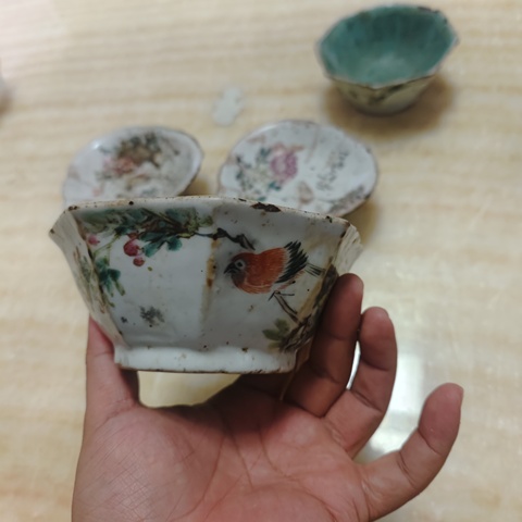 古玩陶瓷粉彩花鳥紋碗真品鑒賞圖