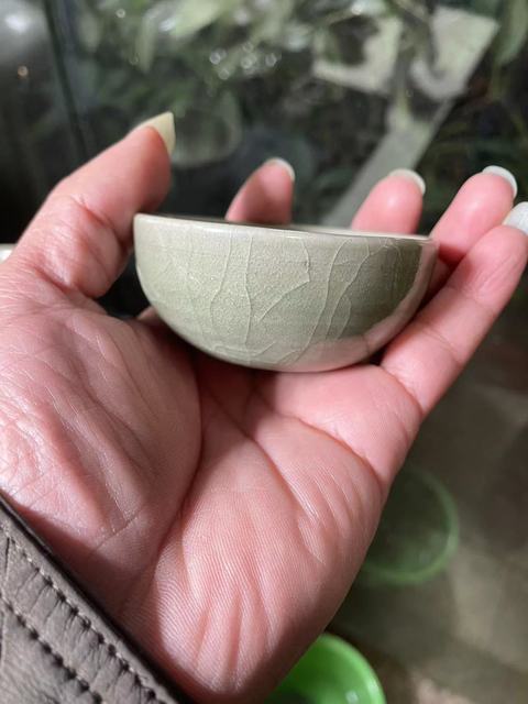 古玩陶瓷龍泉青瓷杯真品鑒賞圖