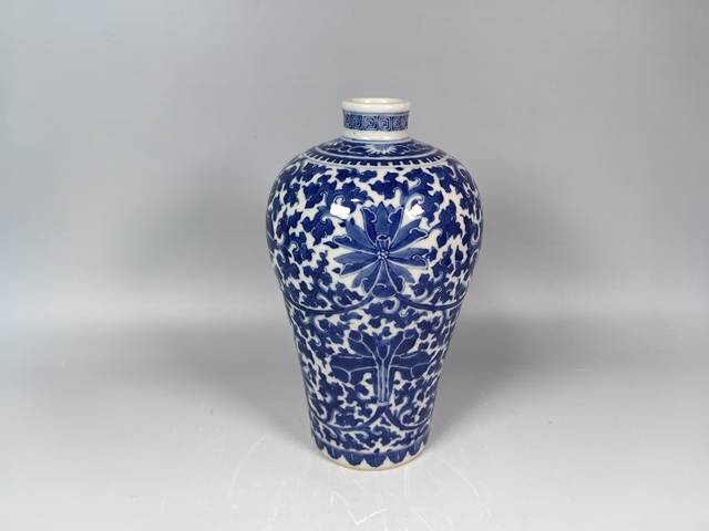 古玩陶瓷晚清纏枝蓮青花梅瓶真品鑒賞圖