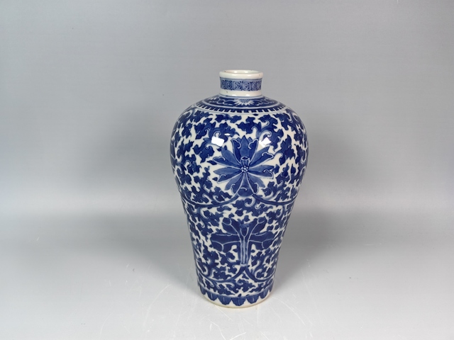 古玩陶瓷晚清纏枝蓮青花梅瓶真品鑒賞圖