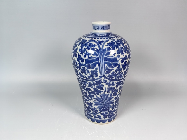 古玩陶瓷晚清纏枝蓮青花梅瓶真品鑒賞圖