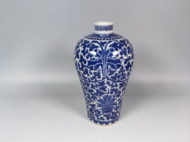 古玩陶瓷晚清纏枝蓮青花梅瓶真品鑒賞圖