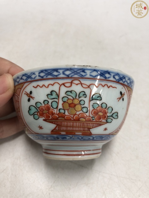 古玩陶瓷康熙·青花五彩開窗山水花籃紋杯拍賣，當前價格1388元