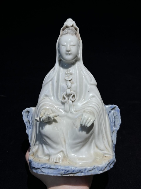 古玩陶瓷清代德化窯觀音像真品鑒賞圖