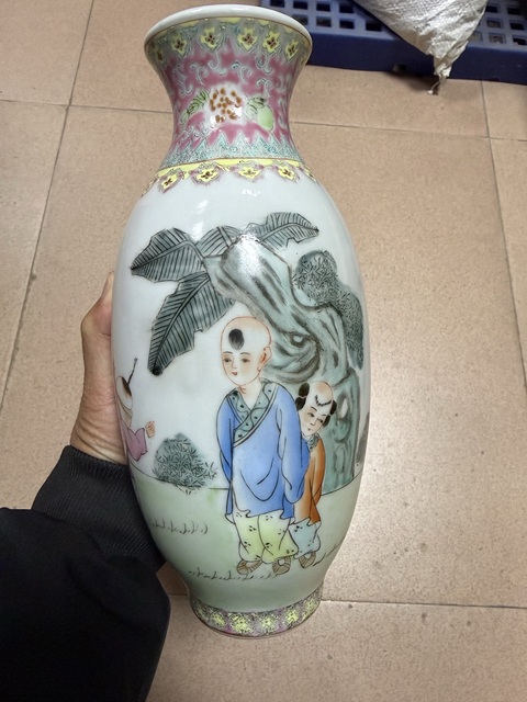 古玩陶瓷出口創匯期嬰戲紋瓶真品鑒賞圖