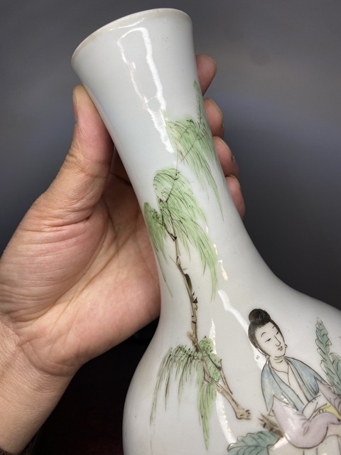 古玩陶瓷粉彩人物故事賞瓶真品鑒賞圖