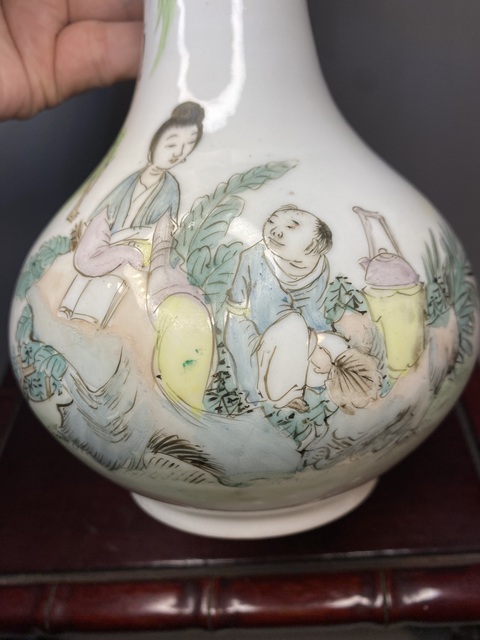 古玩陶瓷粉彩人物故事賞瓶真品鑒賞圖