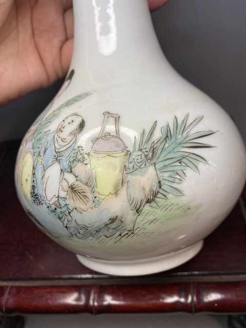 古玩陶瓷粉彩人物故事賞瓶真品鑒賞圖