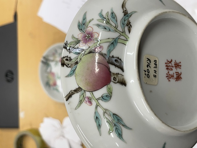 古玩陶瓷粉彩八桃紋臥盤拍賣，當前價格10000元