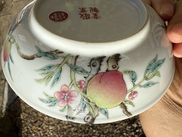 古玩陶瓷粉彩八桃紋臥盤拍賣，當前價格10000元