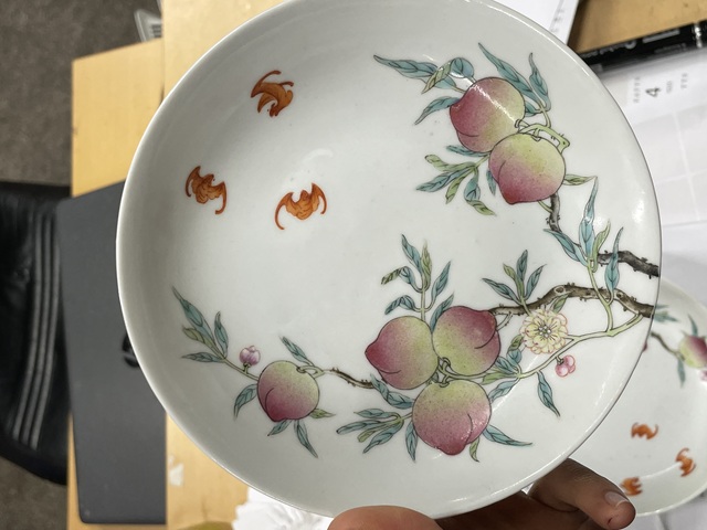 古玩陶瓷粉彩八桃紋臥盤拍賣，當前價格10000元