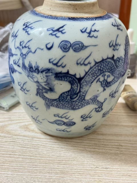 古玩陶瓷青花淡描龍紋罐真品鑒賞圖