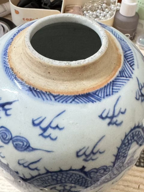 古玩陶瓷青花淡描龍紋罐真品鑒賞圖