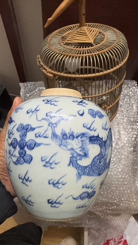 古玩陶瓷青花淡描龍紋罐真品鑒賞圖