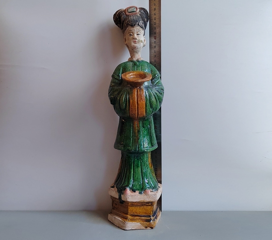 古玩陶瓷明代·三彩仕女俑真品鑒賞圖
