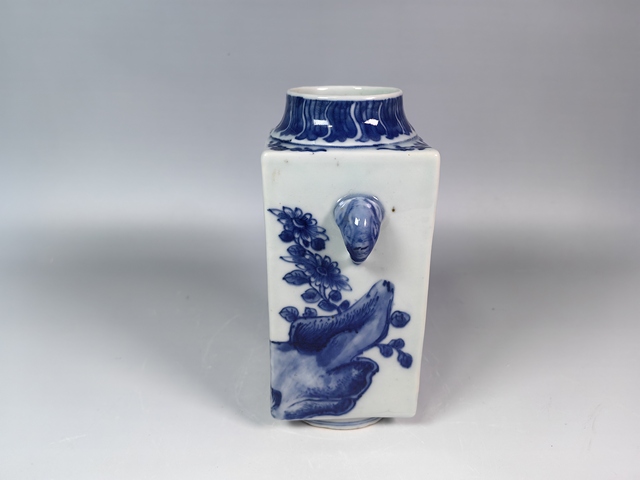 古玩陶瓷清中洞石花卉紋青花獸耳琮試瓶真品鑒賞圖