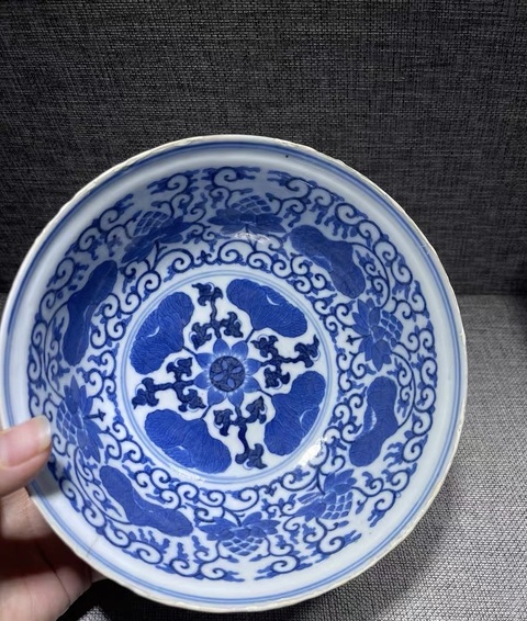 古玩陶瓷青花粉彩荷花碗真品鑒賞圖