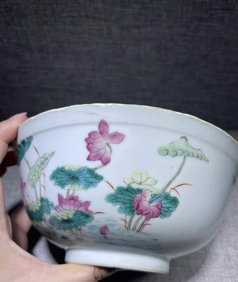 古玩陶瓷青花粉彩荷花碗真品鑒賞圖