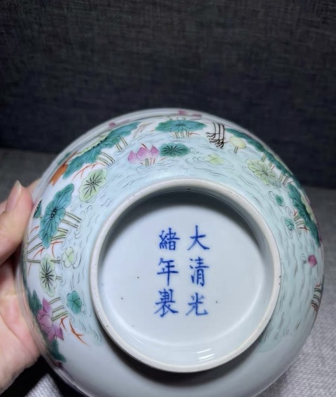 古玩陶瓷青花粉彩荷花碗真品鑒賞圖