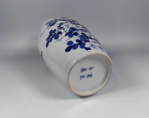 古玩陶瓷清中晚花卉翠鳥青花觀音瓶真品鑒賞圖