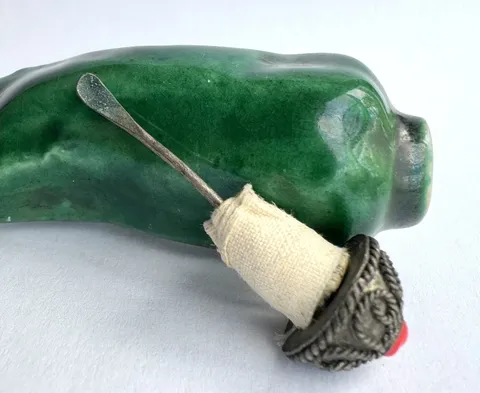 古玩陶瓷綠釉椒形鼻煙壺真品鑒賞圖