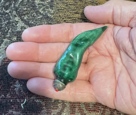 古玩陶瓷綠釉椒形鼻煙壺真品鑒賞圖