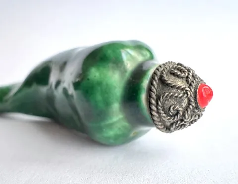 古玩陶瓷綠釉椒形鼻煙壺真品鑒賞圖