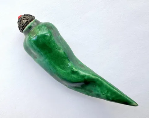 古玩陶瓷綠釉椒形鼻煙壺真品鑒賞圖