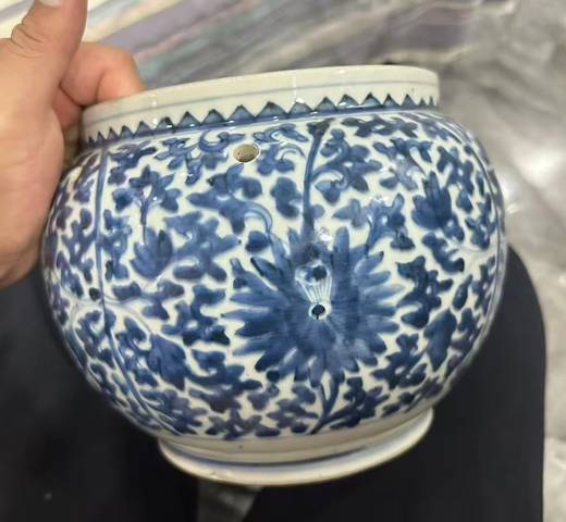 古玩陶瓷花卉紋青花四系粥罐真品鑒賞圖