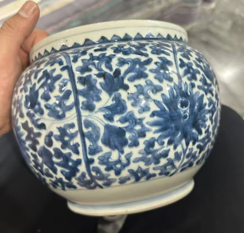 古玩陶瓷花卉紋青花四系粥罐真品鑒賞圖