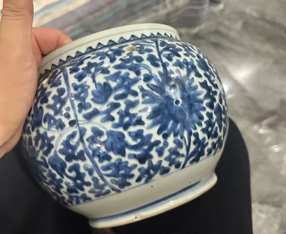 古玩陶瓷花卉紋青花四系粥罐真品鑒賞圖