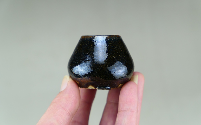 古玩陶瓷明末清初.黑釉油滴雞心罐拍賣，當(dāng)前價(jià)格138元