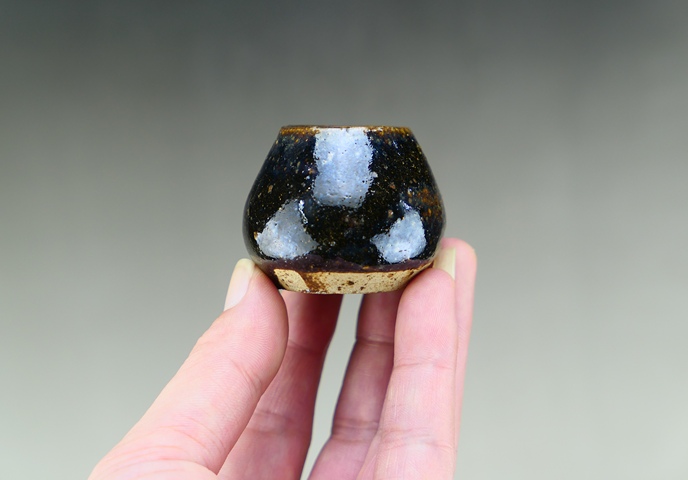 古玩陶瓷明末清初.黑釉油滴雞心罐（文房雅器）拍賣，當前價格0元