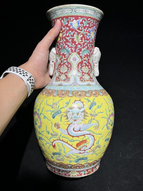 古玩陶瓷清晚期 粉彩龍紋瓶真品鑒賞圖