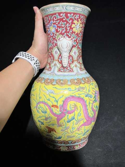 古玩陶瓷清晚期 粉彩龍紋瓶真品鑒賞圖