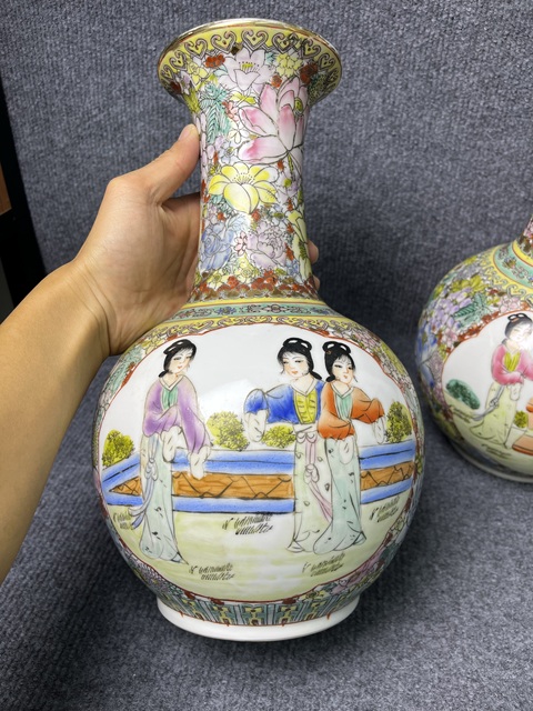 古玩陶瓷粉彩開窗人物故事紋賞瓶一對(duì)拍賣，當(dāng)前價(jià)格1588元