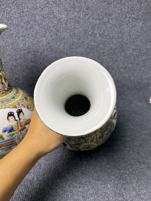 古玩陶瓷粉彩開窗人物故事紋賞瓶一對(duì)拍賣，當(dāng)前價(jià)格1588元