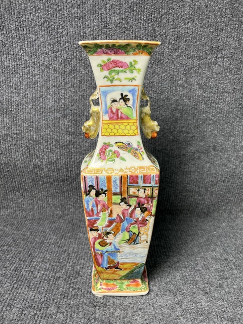 古玩陶瓷廣彩人物故事紋雙龍耳四方瓶拍賣，當前價格2388元